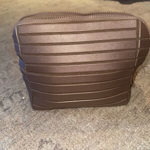 Parallelle Medium Makeup Bag